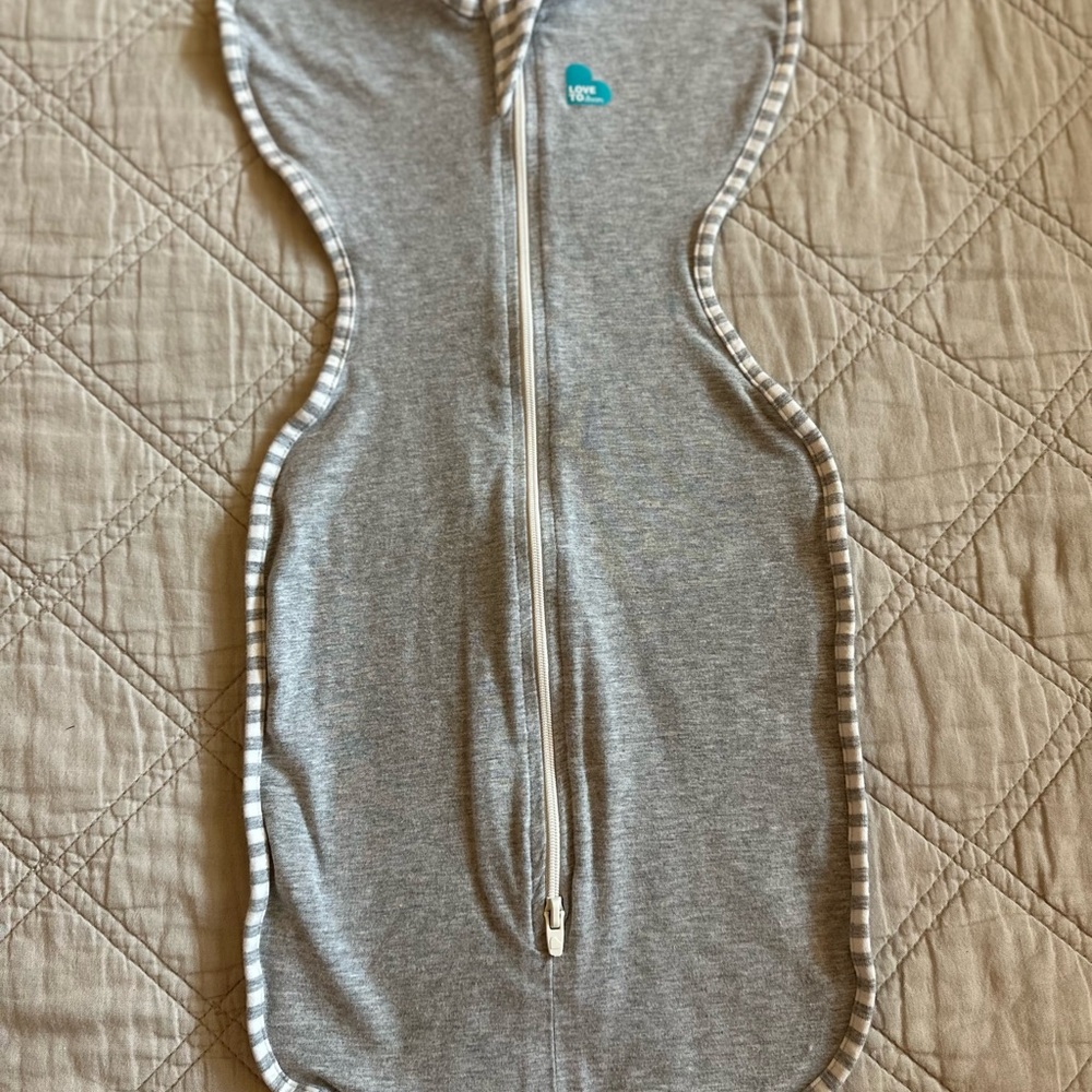 Love to Dream arms up swaddle size newborn